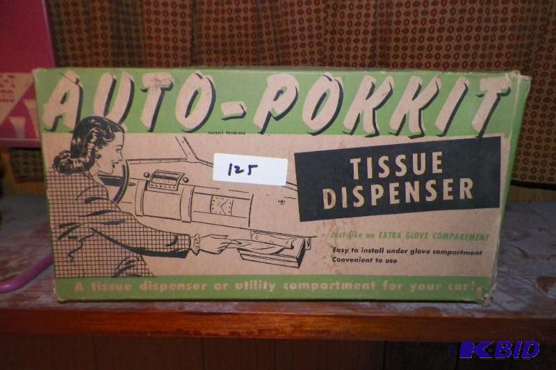 lot 125 image: Auto-Pokkit Tissue dispenser for car