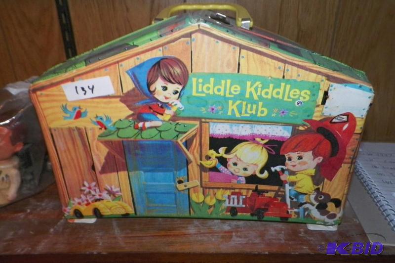 lot 134 image: Liddle Kiddies Klub doll house