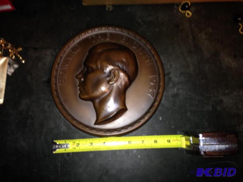 lot 137 image: Edward the Eight 1937 Plaque