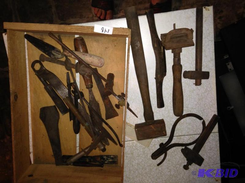 lot 148 image: Box of old tools