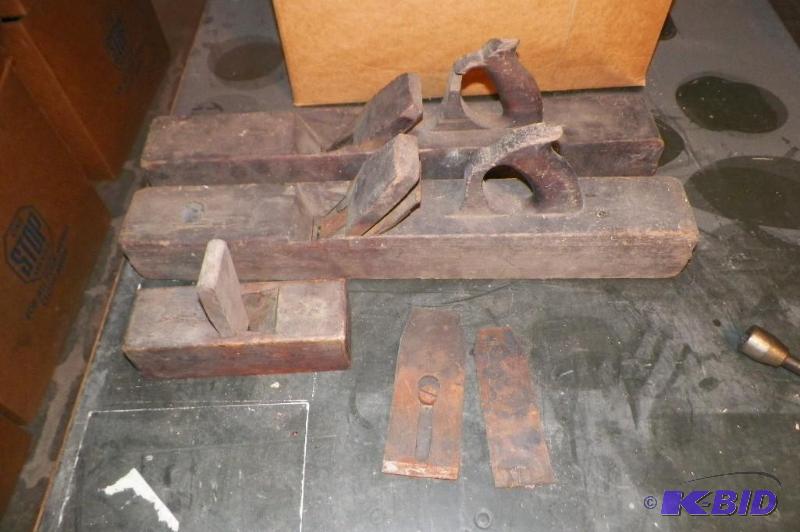 lot 19 image: Antique Plane Lot