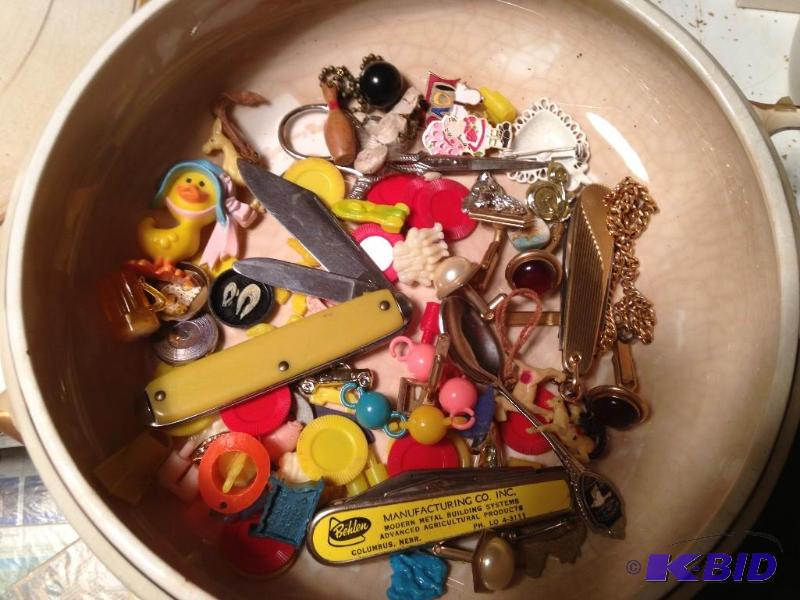 lot 193 image: Knives, Cracker Jacks and more in dish with lid