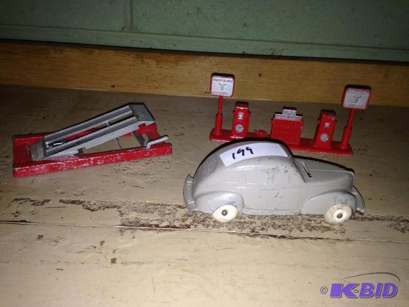 lot 199 image: 3 old Tootsie Toy Pieces including car bank.