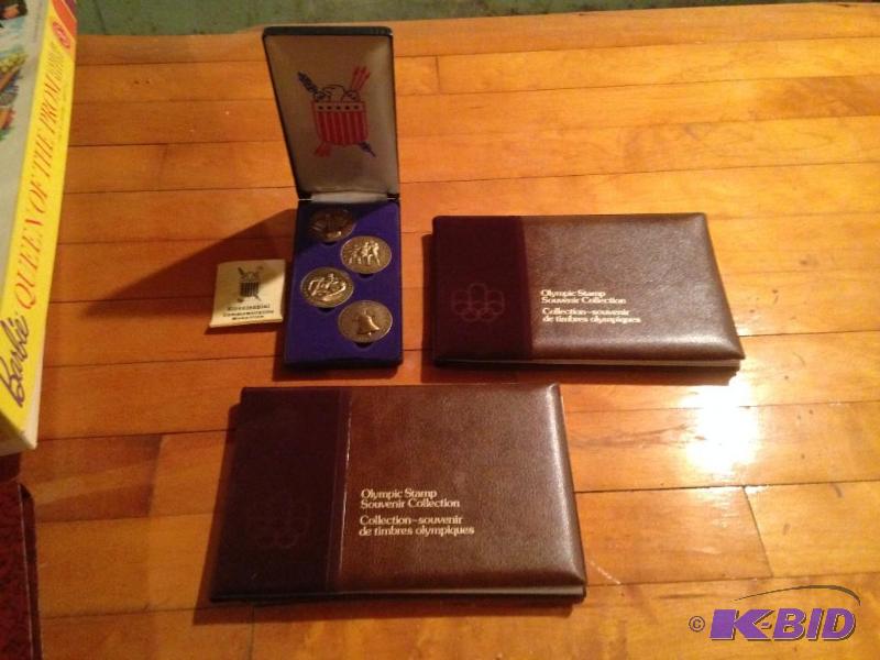 lot 202 image: Canadian Olympic Stamp Books with Bicentennial Medal Set