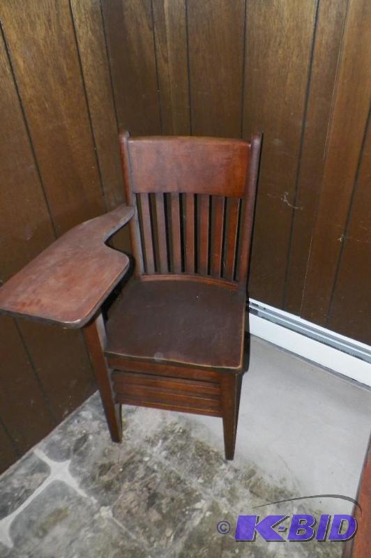 lot 226 image: Antique Desk  Chair