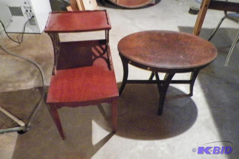 lot 236 image: 2 End Tables