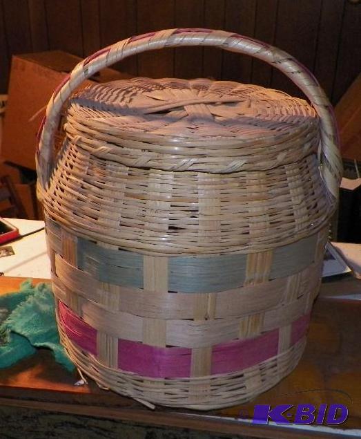 lot 239 image: Old 11 inch basket