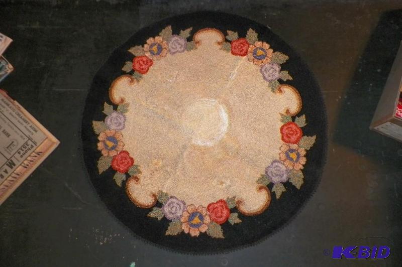 lot 245 image: 18 inch table skirt from Japan