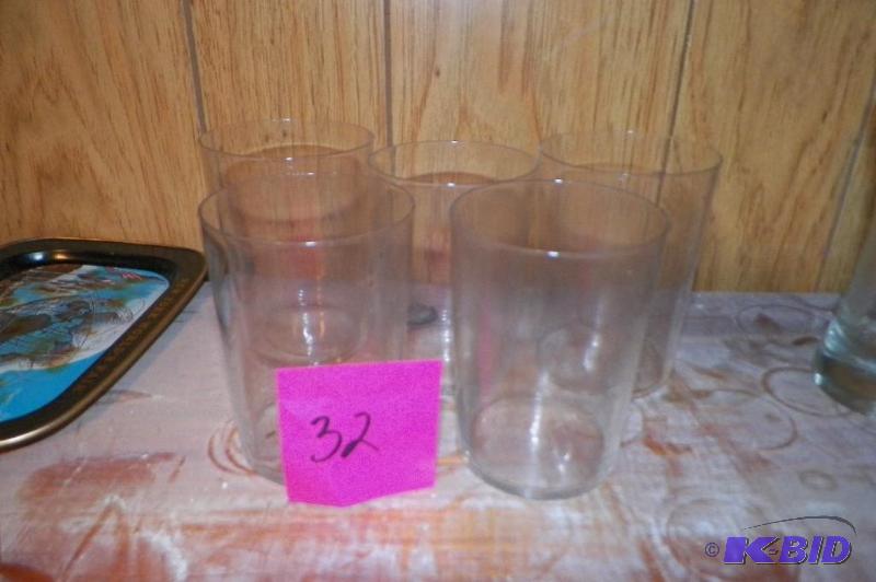 lot 32 image: 4 Very Fine Drink Glasses