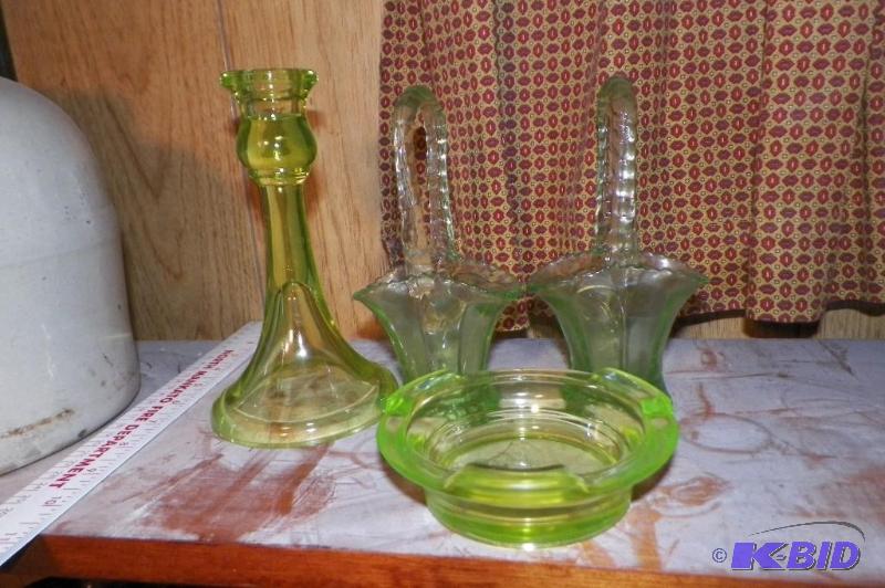 lot 34 image: 4 Depression Glass Pieces