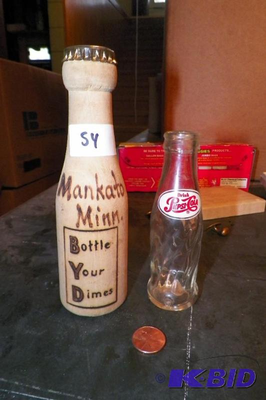 lot 54 image: Mankato Advertising Band and Small Pepsi Bottle