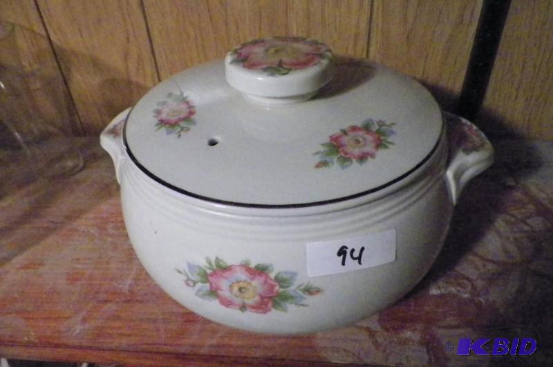 lot 94 image: Halls Dish with lid