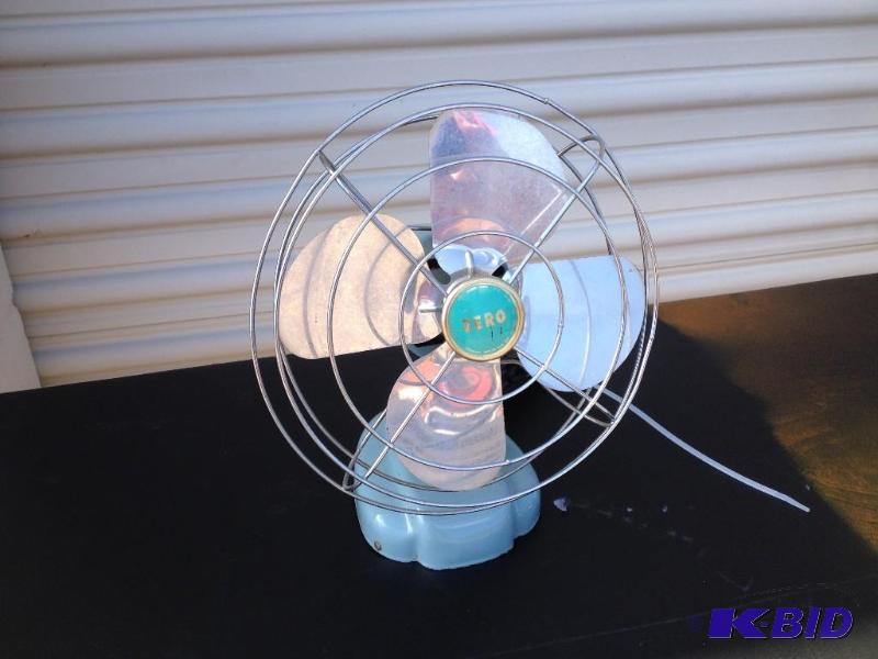 lot 11 image: Vintage Metal Fan