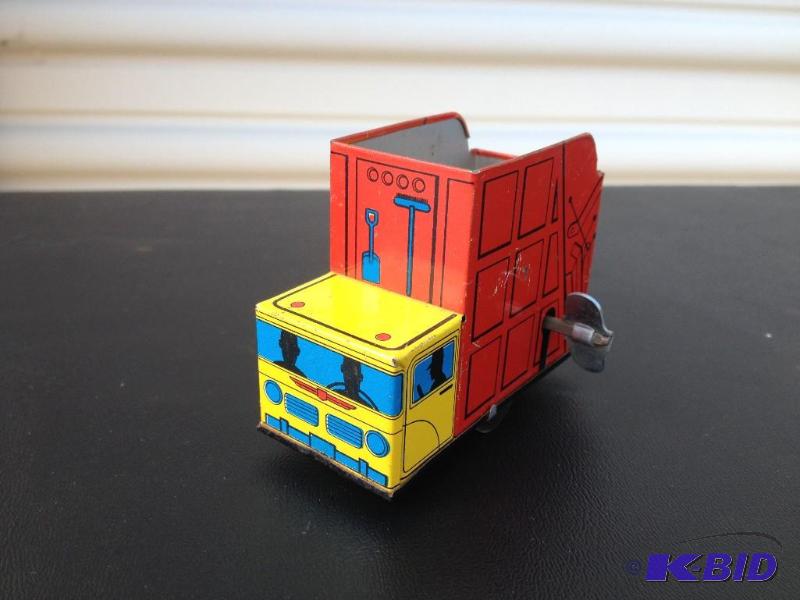 lot 7 image: Toy Tin Garbage Truck