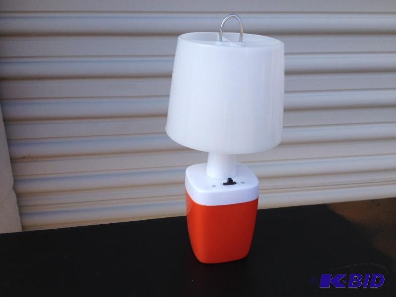 lot 8 image: Vintage Battery Operated Ashflash Lamp