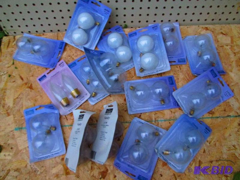 Lot of assorted chandelier light bulbs...