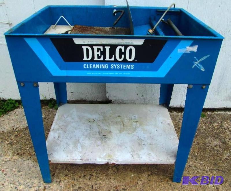 Delco parts washer with electric pump and dra...