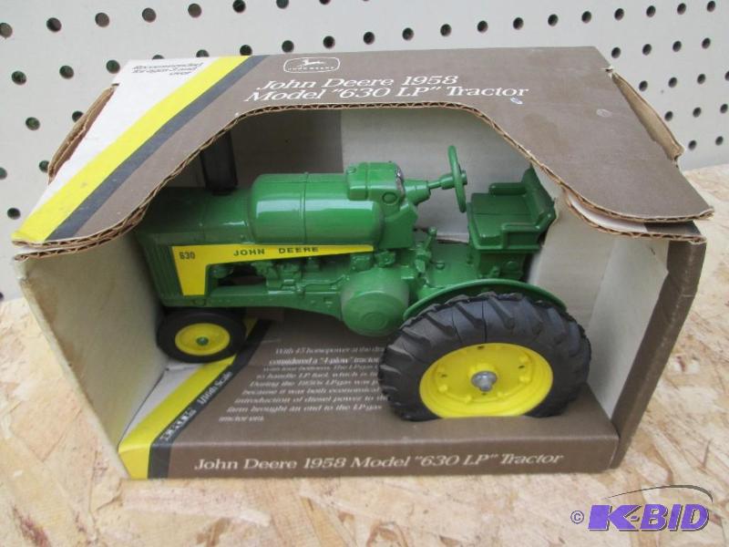 Ertl John Deere 1958 Model 630 LP tractor 11...