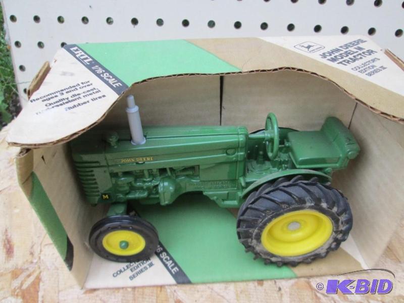 Ertl John Deere Model M Tractor 116 scale re...