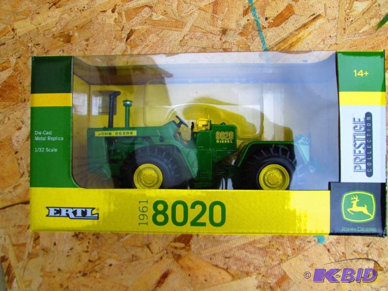 Ertl 1961 8020 John Deere die cast tractor mo...