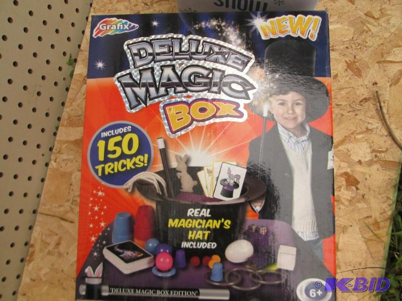 Deluxe magic box, new set of tricks...