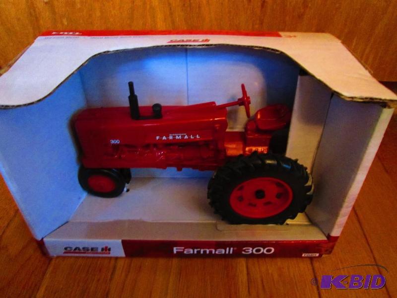 Case Farmall 300 die cast metal tractor repli...