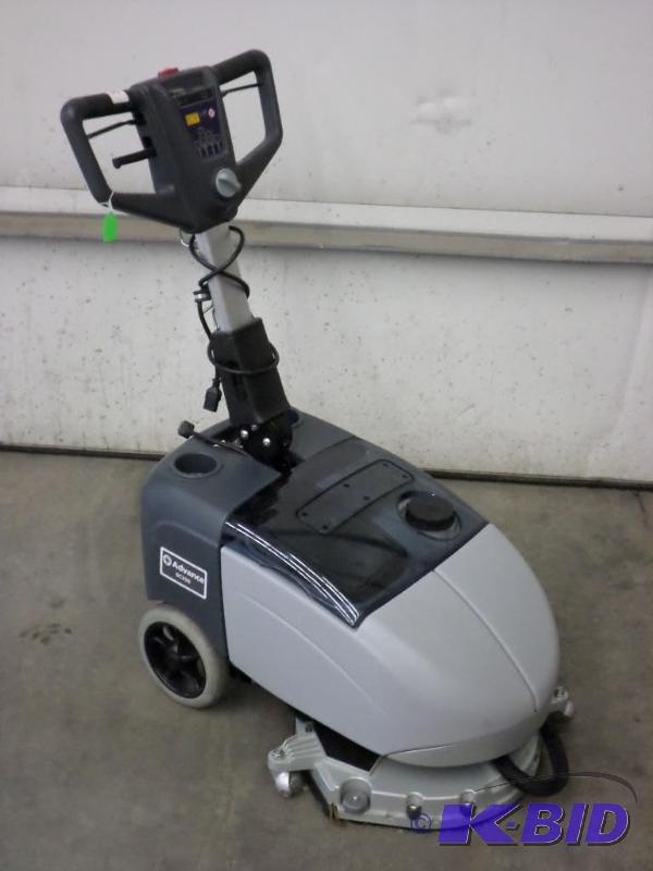 lot 8 image: Like New Advance Model SC350 Commercial 12Vol...