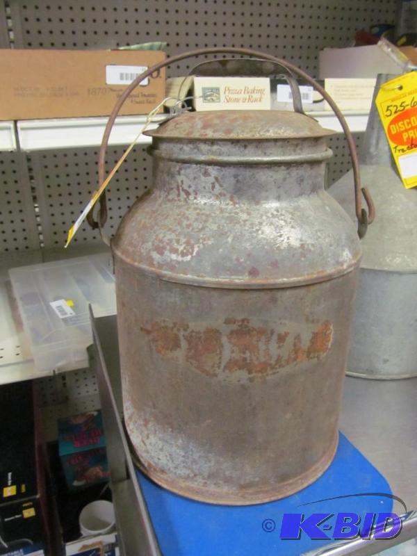 lot 1 image: Vintage Small Metal Cream Can