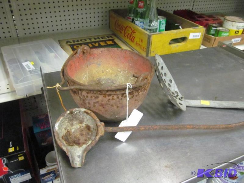 lot 10 image: Vintage Smelting Crucible and Ladle