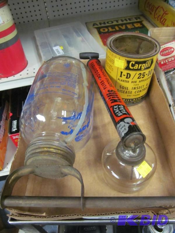 lot 15 image: Lot of Vintage hand chemical sprayers