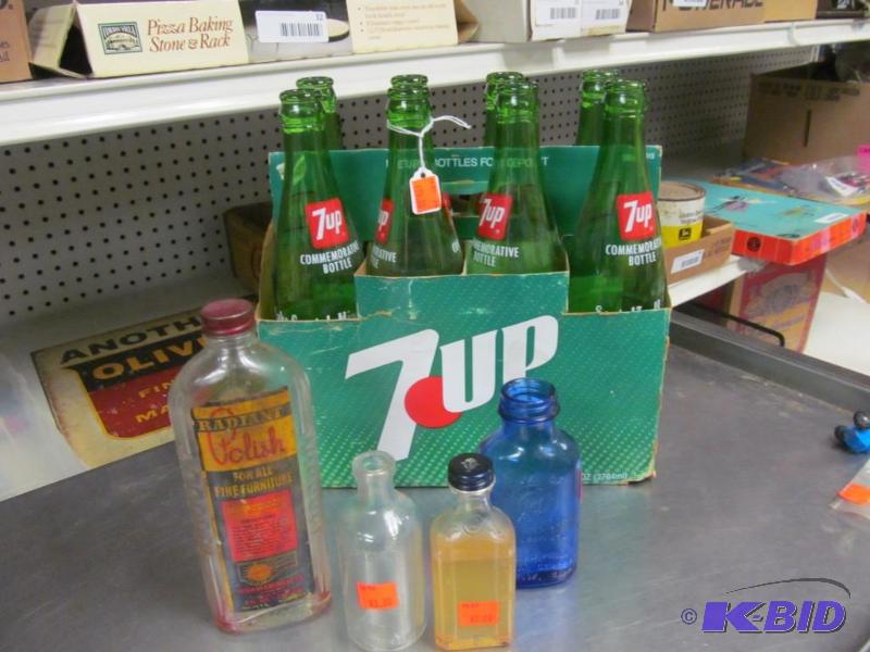 lot 20 image: Lot of Vintage Glass items