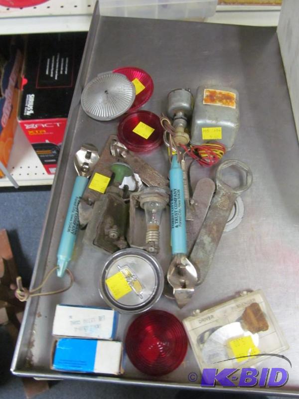 lot 33 image: Lot of Vintage stuff