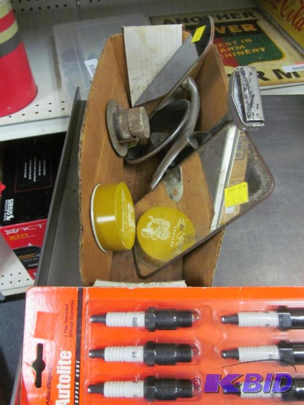 lot 34 image: Lot of vintage auto parts