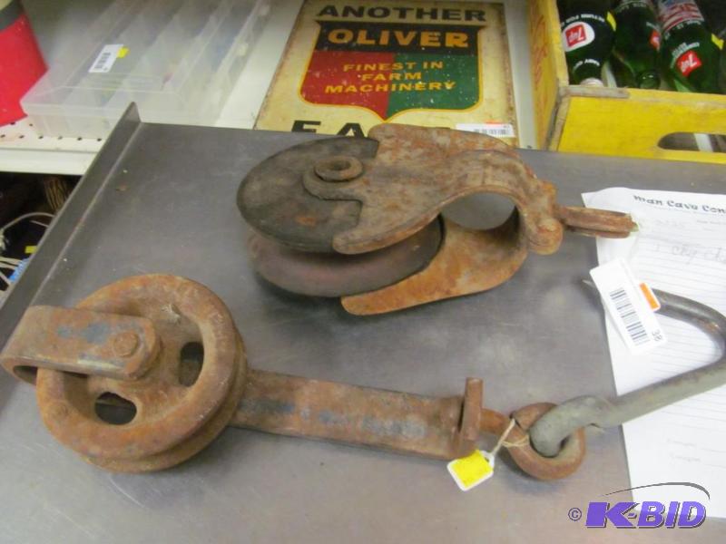lot 38 image: Lot of 2 metal vintage pulleys