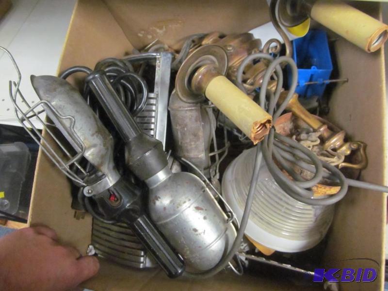 lot 42 image: Lot of misc lights