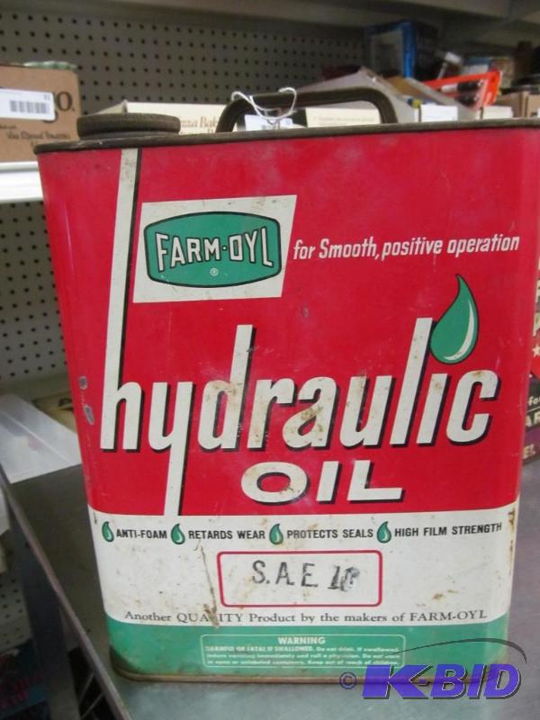 lot 5 image: Vintage 2 Gallon Farm Oyl Hydrolic Oil Can