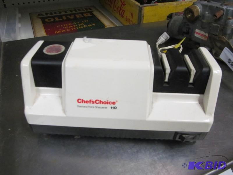 lot 56 image: Chef Choice electric knife sharpner