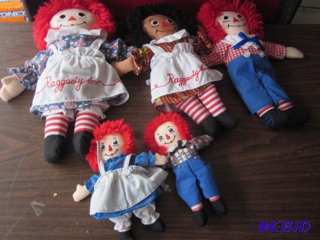 Lot of (5) Raggedy Ann and Andy dolls.&nbsp...