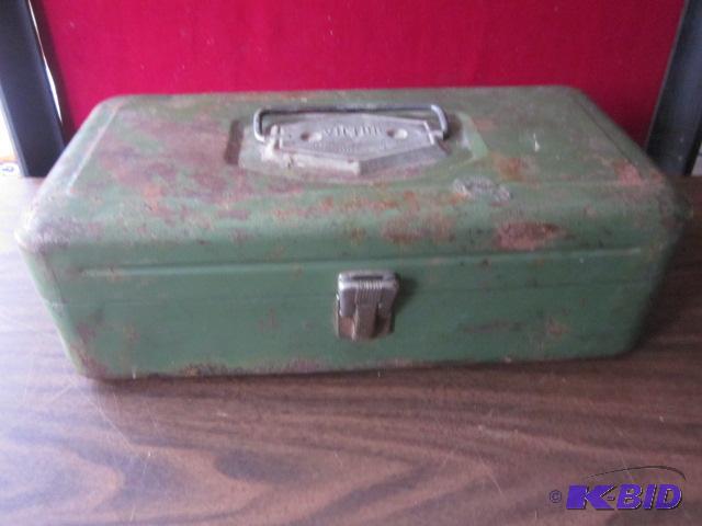 Vintage Victor metal green fishing tackle box...