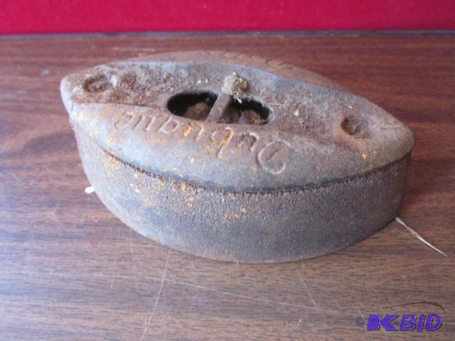 Antique Dubuque Potts iron with no handle.&nb...