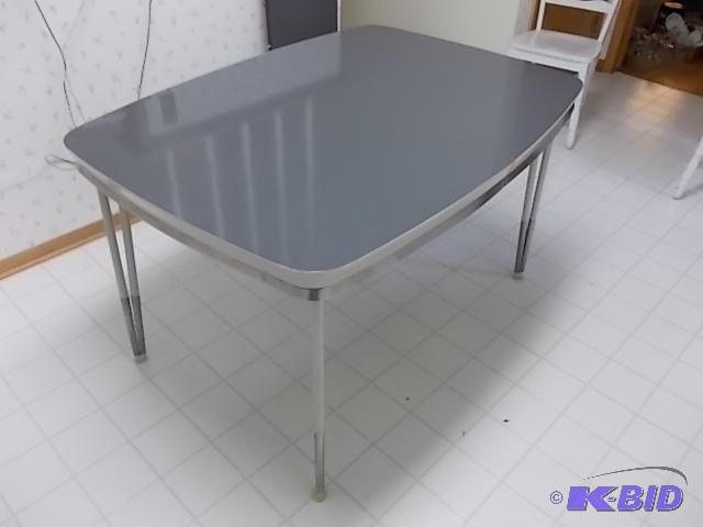 lot 10 image: Vintage Formica Top Table (50x36) In Like NEW...