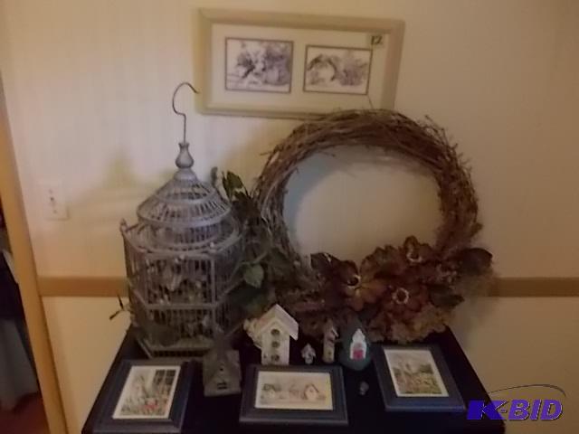 lot 12 image: Lot Of Wall Decor &nbspWood Spindle Bird Ca...