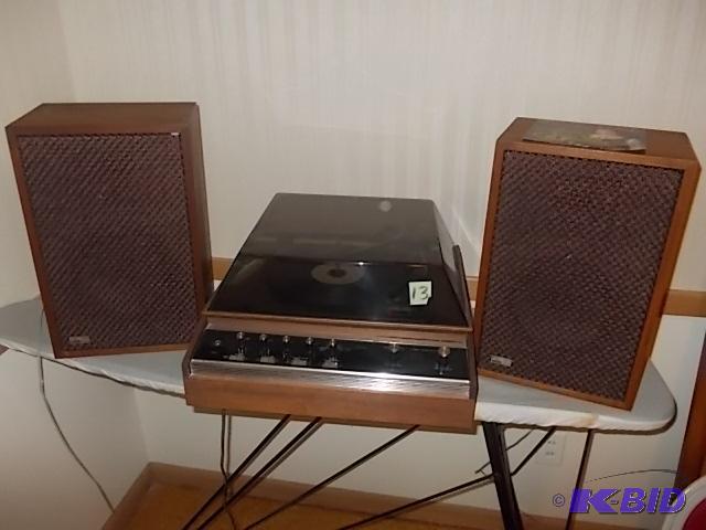 lot 13 image: Harmon Kardon SC2320 StereoTurntable With 2-...