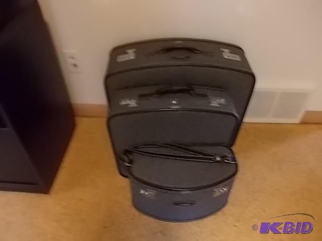 lot 15 image: 3-Piece Luggage By Hartmann Caravan...