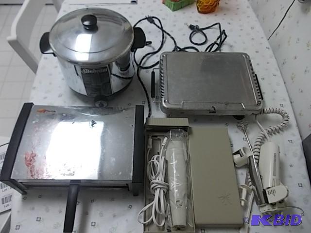 lot 58 image: Stock Pot, Roto-Broil, Toaster, Electric Knif...