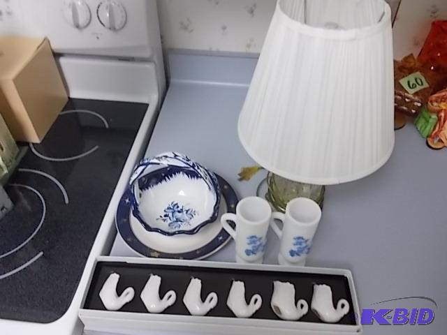 lot 70 image: Crystal Lamp, Set Of Swans, Other Misc Dishes...
