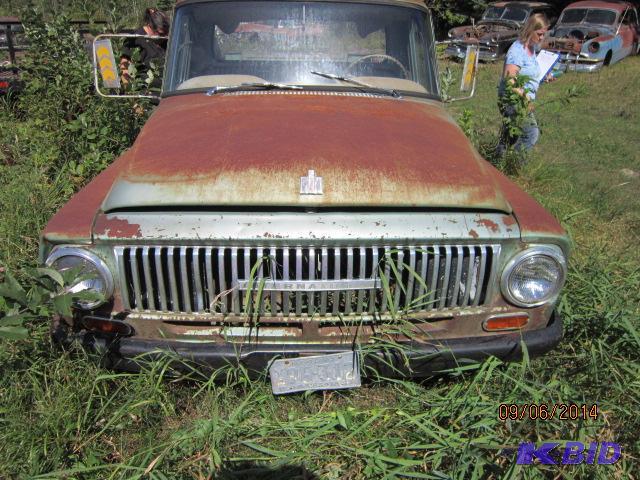 lot 10 image: 1966 International Pickup