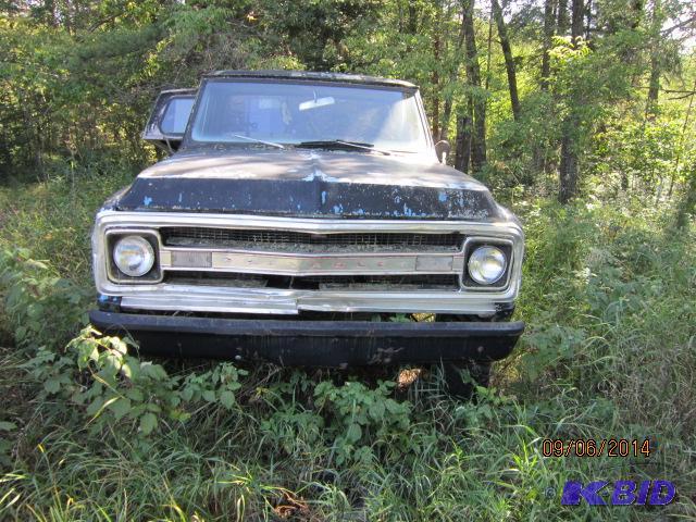lot 11 image: 1969 Chevrolet 4 x 4 Pickup