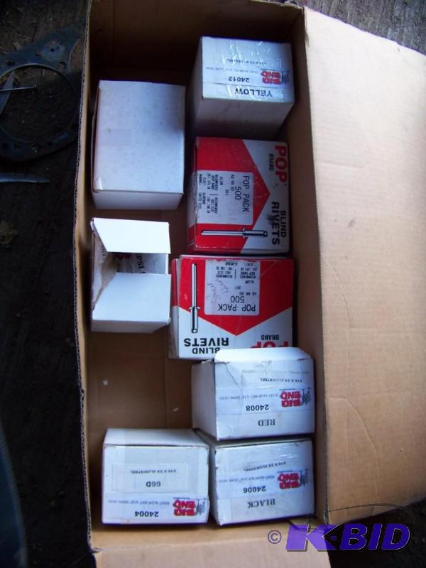 lot 22 image: Misc lot of assorted pop rivets