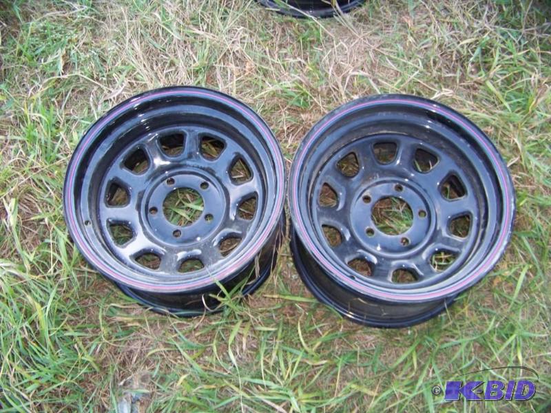lot 32 image: 2 used Bart Racing wheels